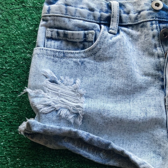 Forever 21 denim shorts - Picture 4 of 6